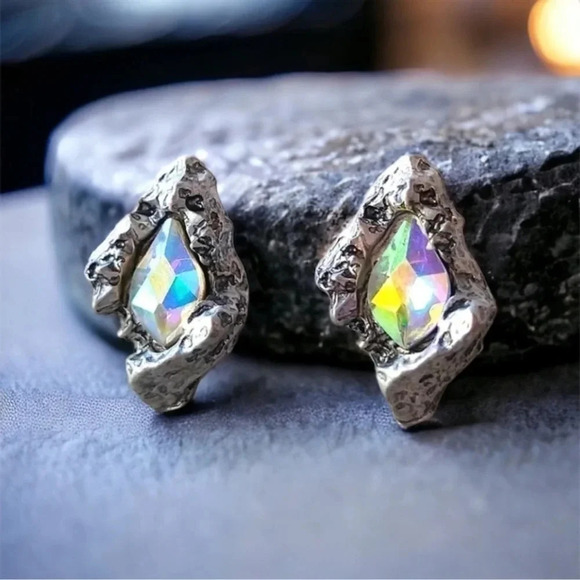 1 LEFT! Crystal Stud Earrings Silver - Picture 1 of 16